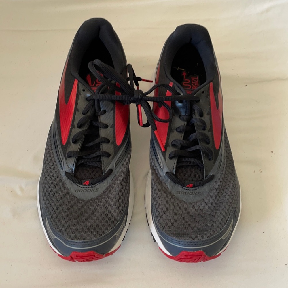 NWOT - Brooks Launch 4 Lightweight Running Shoes